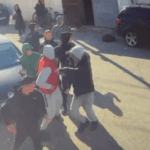 Grushte dhe shkelma, publikohen pamjet nga sherri i dhunshëm mes nxënësve në Shkodër