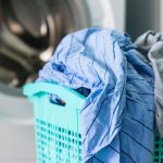 Zbuloni pse duhet të hidhni një gjethe dafine në lavatriçe kur lani rrobat