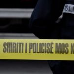Raportohet se një person është gjetur pa shenja jete në një pikë karburanti në Komoran