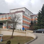 Vdes një i burgosur në Spitalin e Pejës
