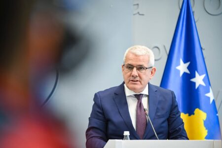 Gjetja e zollave në Mitrovicë, Sveçla thotë se ka “gisht” Beogradi