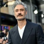 Bashkëshorti i Rita Orës, Taika Waititi, rikthehet në botën e komikëve me filmin e ri për Judge Dredd