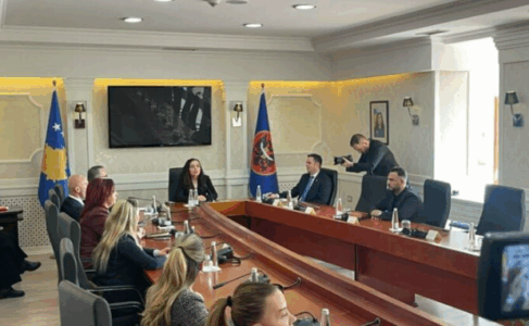 Nis takimi i presidentes me krerët e partive politike, s’merr pjesë VV-ja