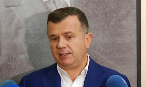 Balla për kaosin në Kuvend: Sa herë Kosova ka festë, Saliu e bën një dëm në Shqipëri