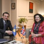 Emisarja e Britanisë telefonon Kurtin, e shqetësuar për “tensionet e fundit” në veri: Do të flasë edhe me Vuçiqin