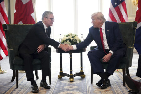 Kryeministri britanik konfirmon mospajtimet me Trumpin për përdorimin e bazave ushtarake britanike