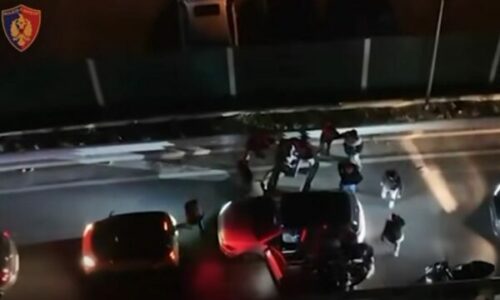 Trafikonin armë nga Mali i Zi – arrestohen dy persona në Tiranë (VIDEO)