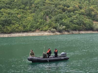 “Serbët hedhin tela të rrymës në Ujman, mund të vdesësh sapo futesh në ujë”-Alarmon roja pas vdekjes së 33 vjeçarit
