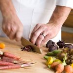 Gratë që nuk gatuajnë çdo ditë për burrat kanë martesë më të lumtur