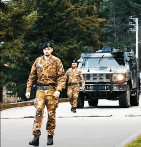 Ushtarët italianë të KFOR-it vazhdojnë patrullimet në gjithë Kosovën