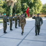 Komandanti i KFOR-it në Tiranë, flet me Ministrin e Mbrojtjes për sigurinë në Kosovë dhe dialogun