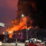 Zjarr i madh në një objekt në Gjakovë, nuk dihet për të lënduar