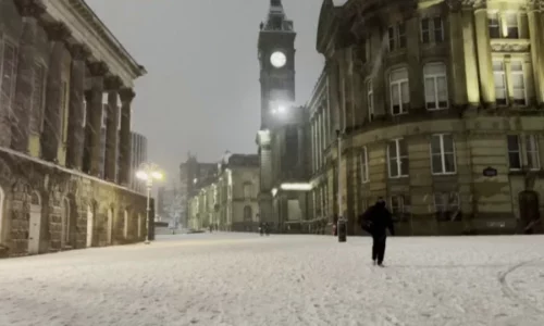 13 viktima nga acari në Evropë, Anglia dhe Franca kaos me udhëtimet, mbyllen edhe shkollat