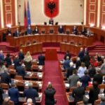 Vrasja e gjyqtarit Kalaja, Kuvendi i Shqipërisë mban një minutë heshtje