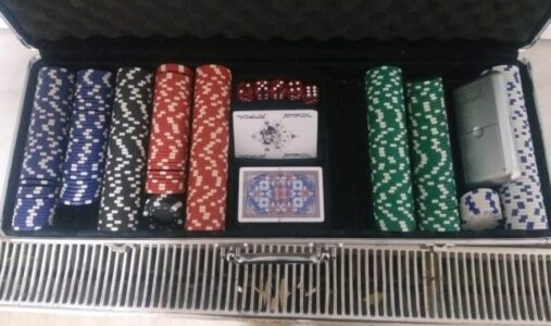 Në dy raste të ndara, policia zbulon drogë dhe lojëra të fatit të paligjshme në një lokal në Shtërpcë