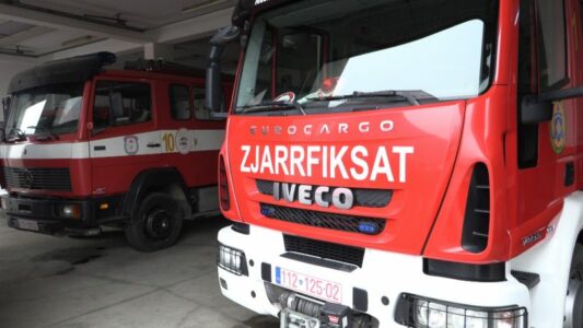 Përfshihen nga zjarri disa objekte në magjistralen Kaçanik-Ferizaj, dëmi rreth 20 mijë euro
